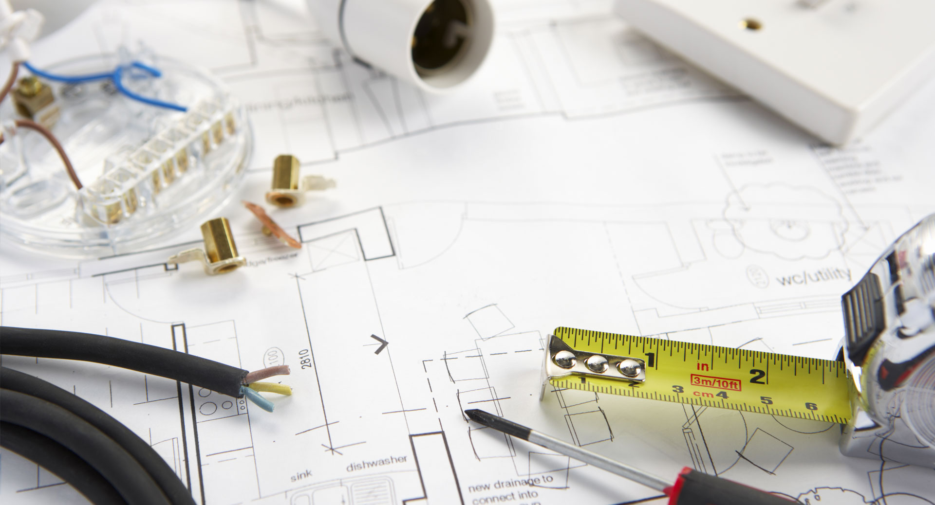 Elementos técnicos associados à manutenção e gestão do edifício
